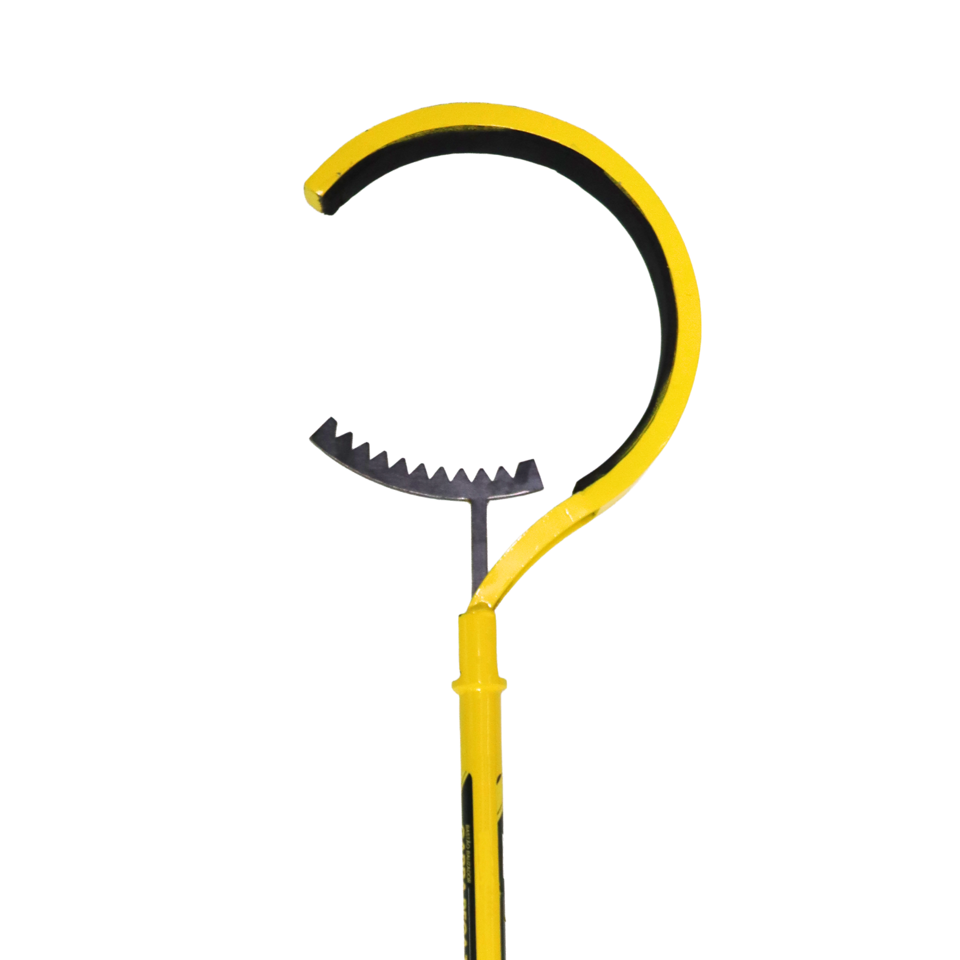 Operador utilizando o Bastão Garra Pega Tubo para orientar tubulações com segurança, mantendo distância segura e controle preciso da carga cilíndrica.