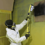 Thumbnail of http://Operador%20utilizando%20o%20Bastão%20Porta%20Spray%20AGMOV%20para%20aplicar%20aerossóis%20em%20locais%20elevados%20com%20segurança%20e%20precisão.