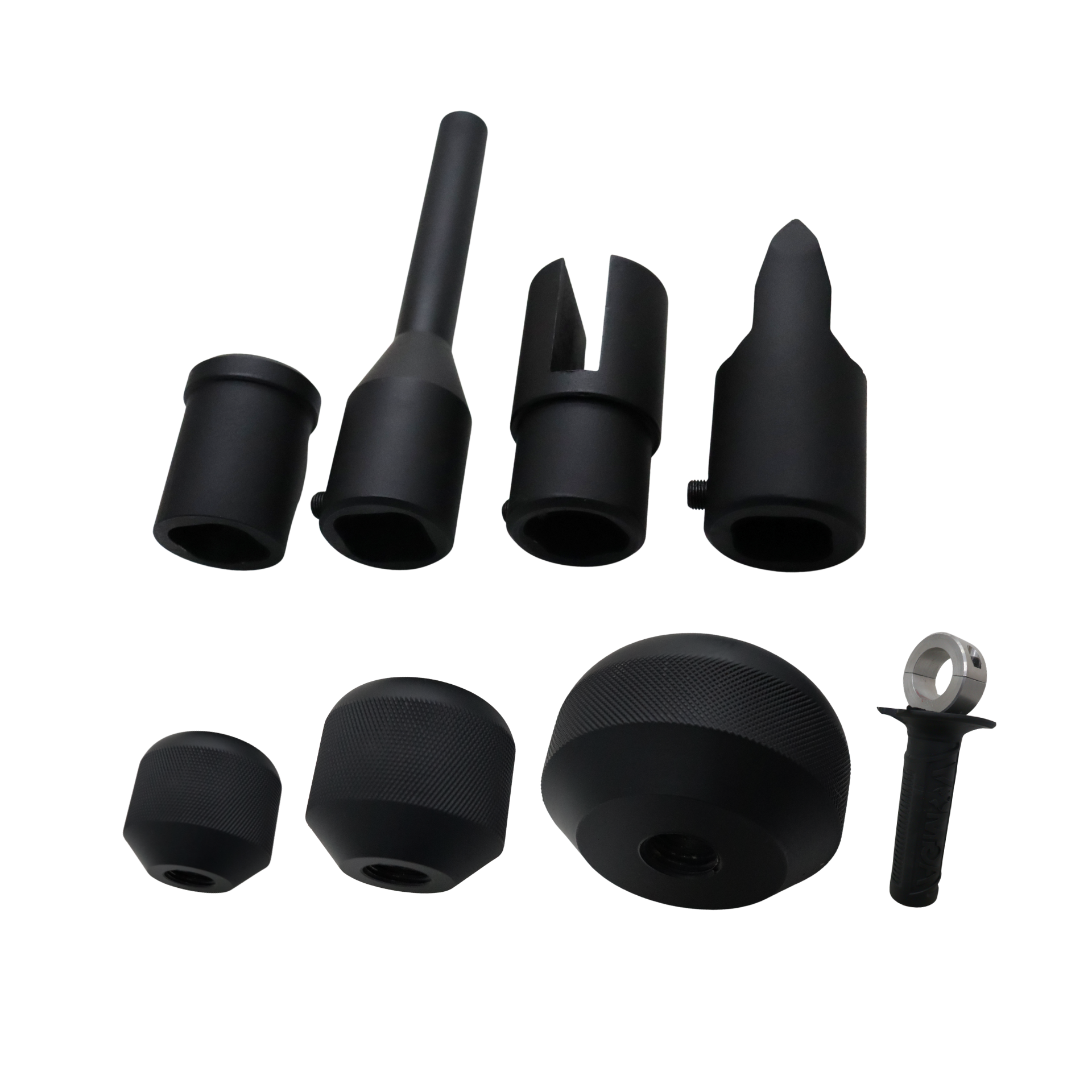 Operador utilizando a Marreta Smart Mini AGMOV para realizar impactos precisos em área restrita com segurança e conforto, utilizando o suporte de pega vertical.