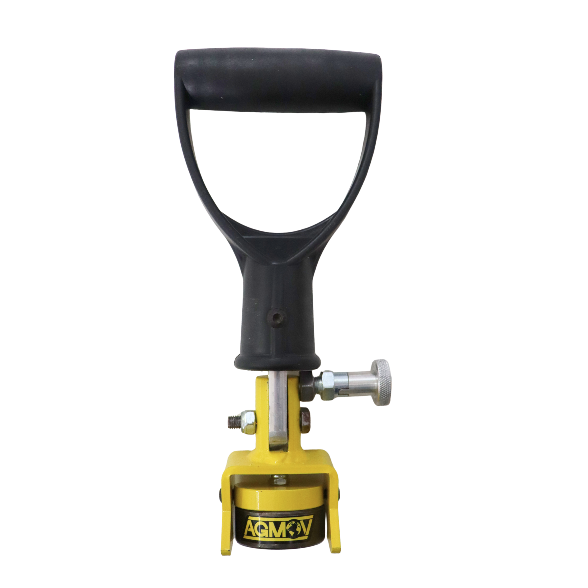 Operador utilizando o Levantador Magnético AGMOV para içar chapas metálicas de forma segura, prática e sem esforço físico excessivo.