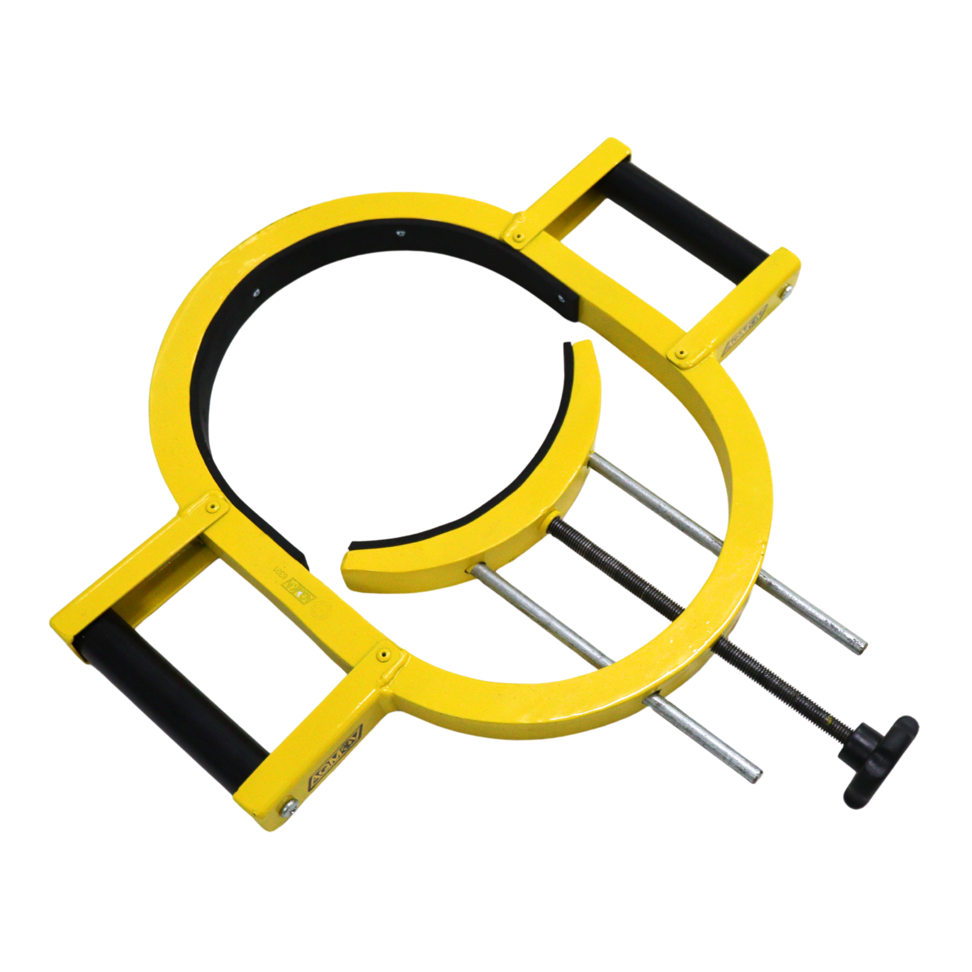 Operador utilizando o Pega Cilindros AGMOV para movimentar cilindros de gases com segurança e ergonomia, evitando esforço excessivo e risco de acidentes.